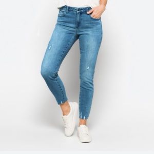 Arielle Skinny Scissor Cut Hem Jean